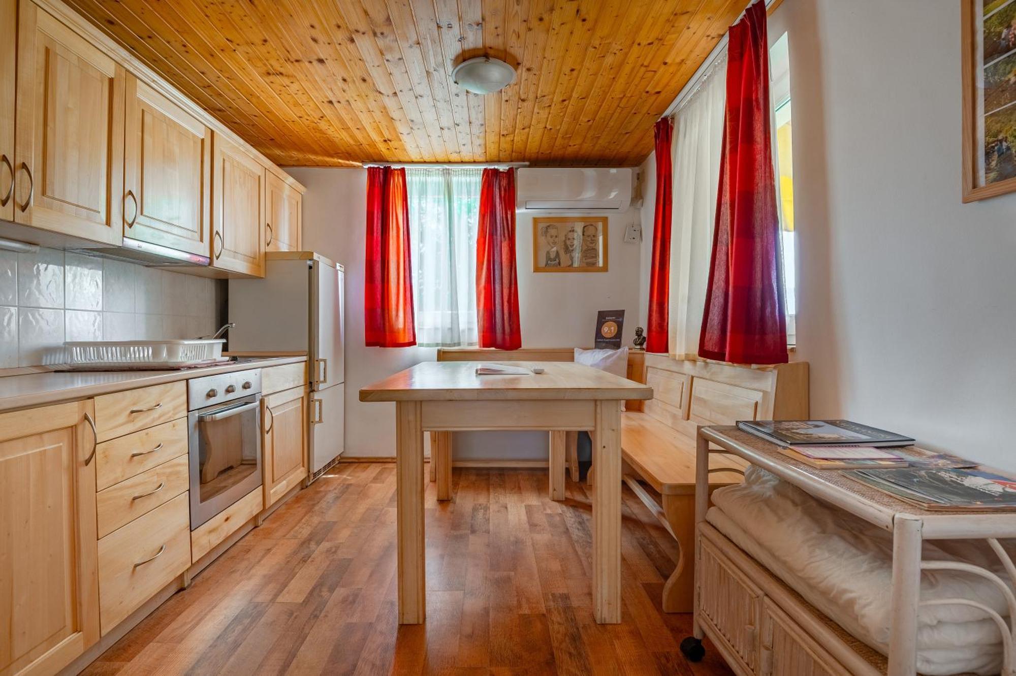 Foerhenc Wine House & I-ii-iii Case de vacanță *